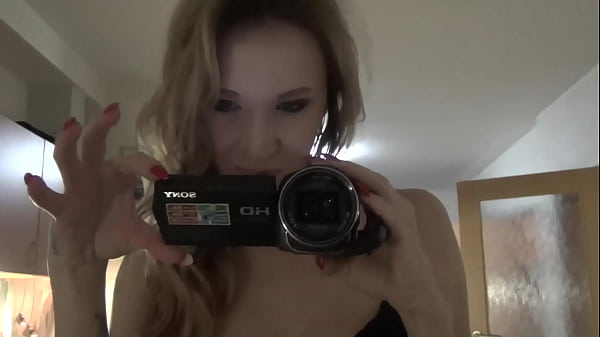 Seductive Brunette Shows Off Her Nude Body for You